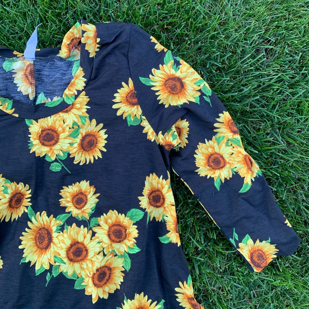 NWT Honeylove sunflower stretchy tunic S - Picture 2 of 5